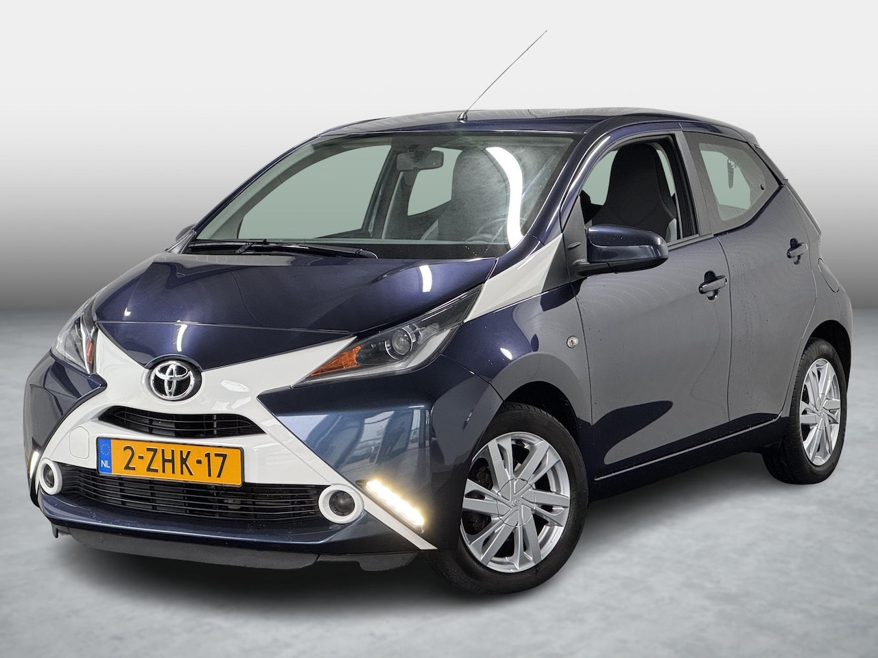 Toyota Aygo - 1.0 VVT-i x-play NL camera airco - AutoWereld.nl