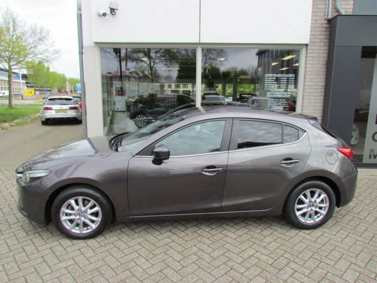 Mazda 3 - 2.0 Skyactiv-G 120pk 6MT HB5 Skylease - AutoWereld.nl