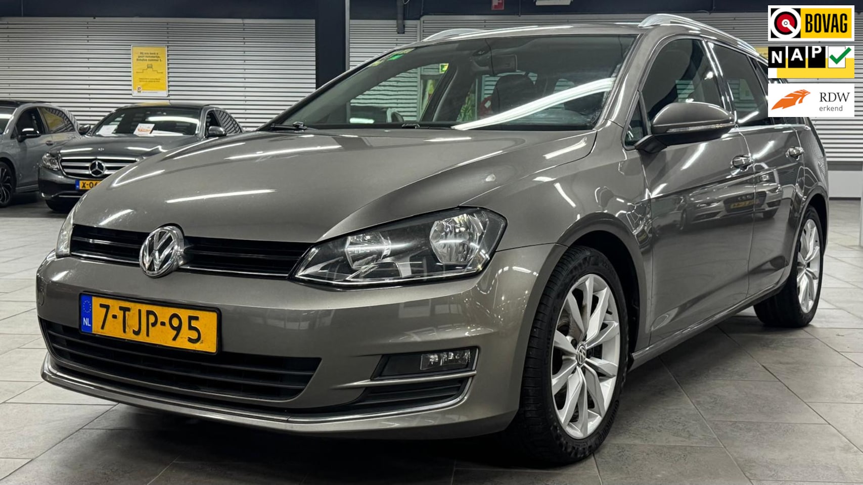 Volkswagen Golf Variant - 1.2 TSI Highline Automaat navigatie clima cruise controle om-velgen elektrische pakket tre - AutoWereld.nl