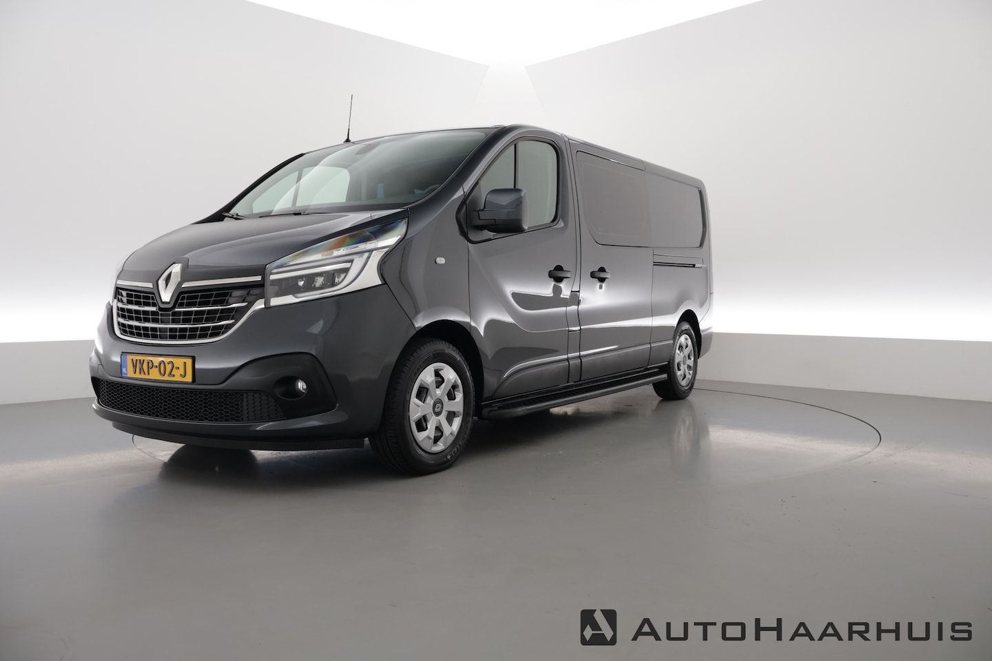 Renault Trafic - 2.0 dCi 120pk L2H1 Dubb. Cab. | Comfort | 2x Schuifdeur | Navi | Cruise | Treeplanken - AutoWereld.nl