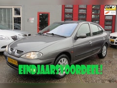 Renault Mégane - 1.6-16V sedan. AUTOMAAT , AIRCO, PDC