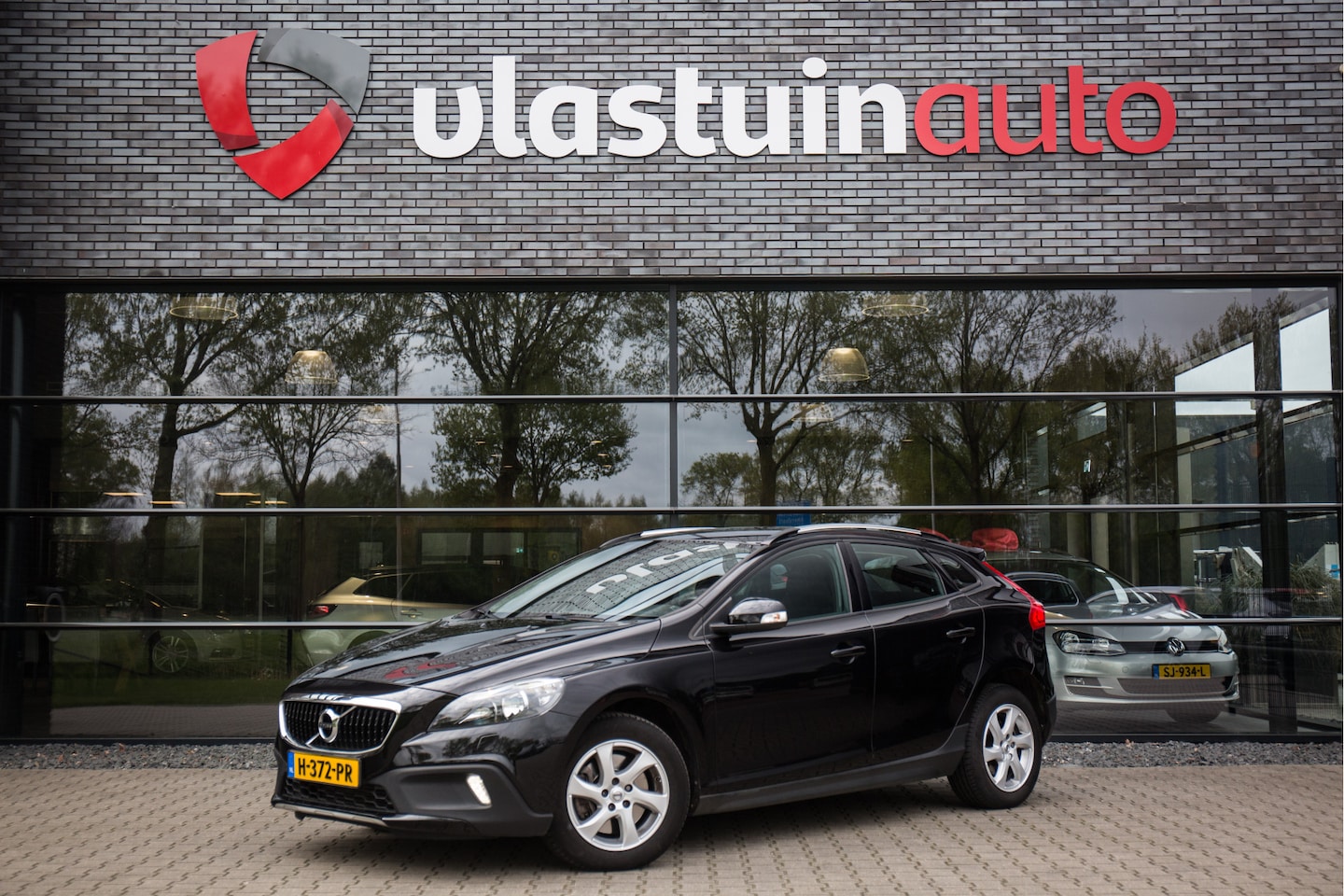 Volvo V40 Cross Country - 1.5 T3 Momentum 1.5 T3 Momentum , Trekhaak, PDC, Stoelverwarming, - AutoWereld.nl