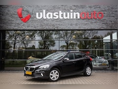 Volvo V40 Cross Country - 1.5 T3 Momentum , Trekhaak, PDC, Stoelverwarming,