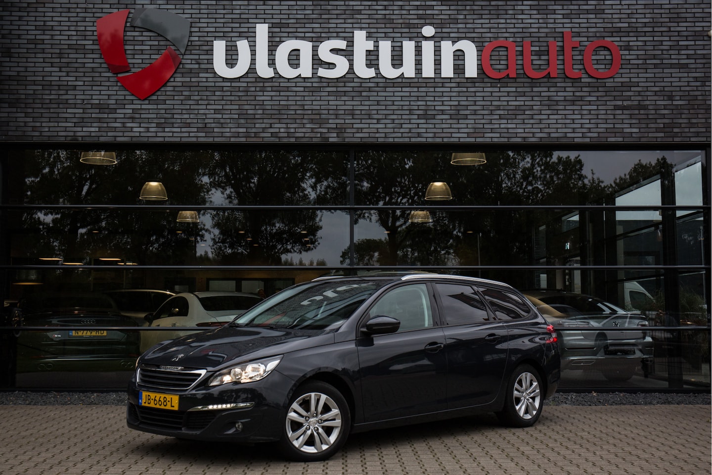 Peugeot 308 SW - 1.2 PureTech Blue Lease Executive OLIEVERBRUIK!! - AutoWereld.nl