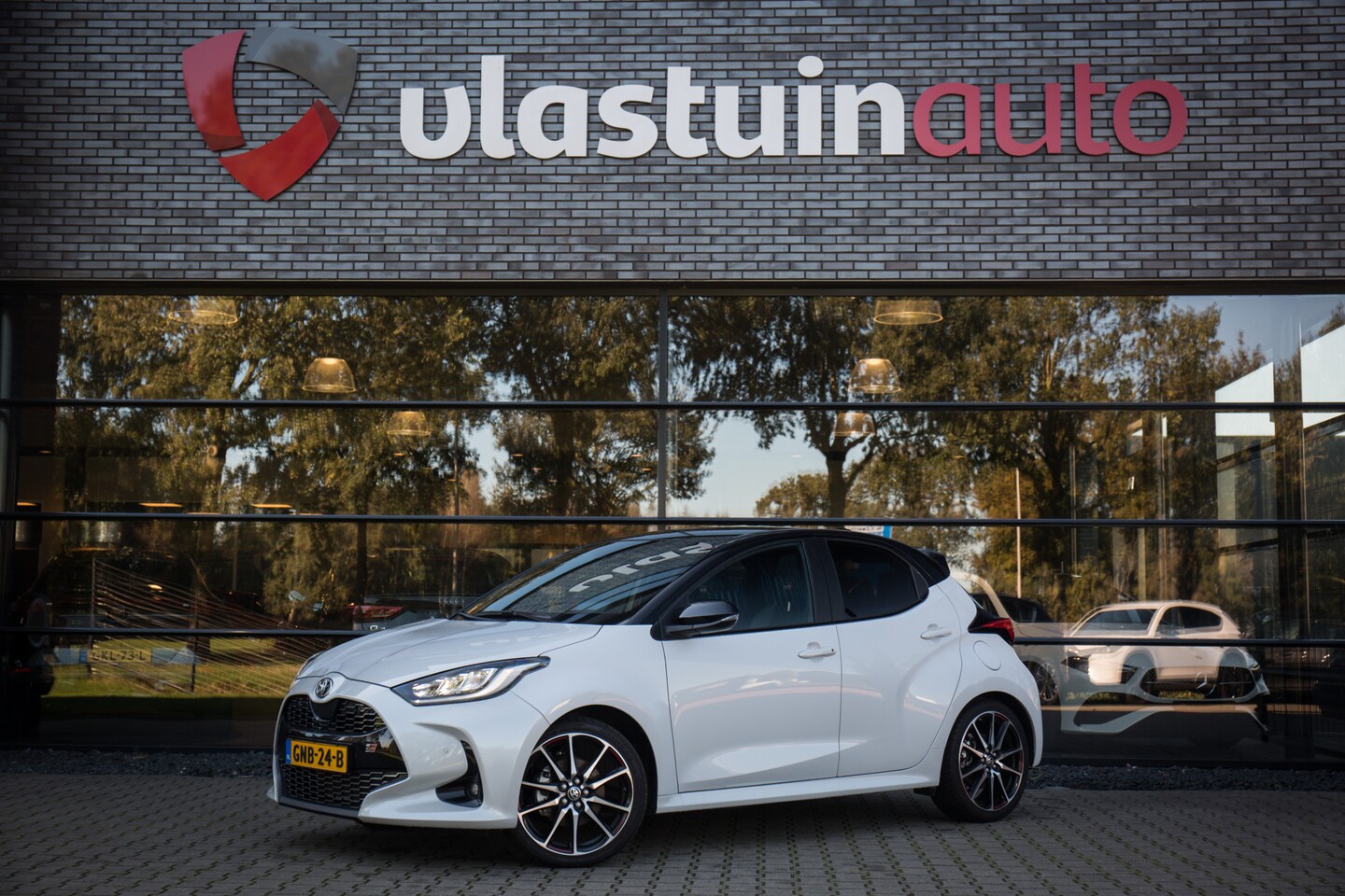 Toyota Yaris - 1.5 Hybrid GR Sport 1.5 Hybrid GR Sport , Pano dak, HUD, Adap. cruise, VOL! - AutoWereld.nl