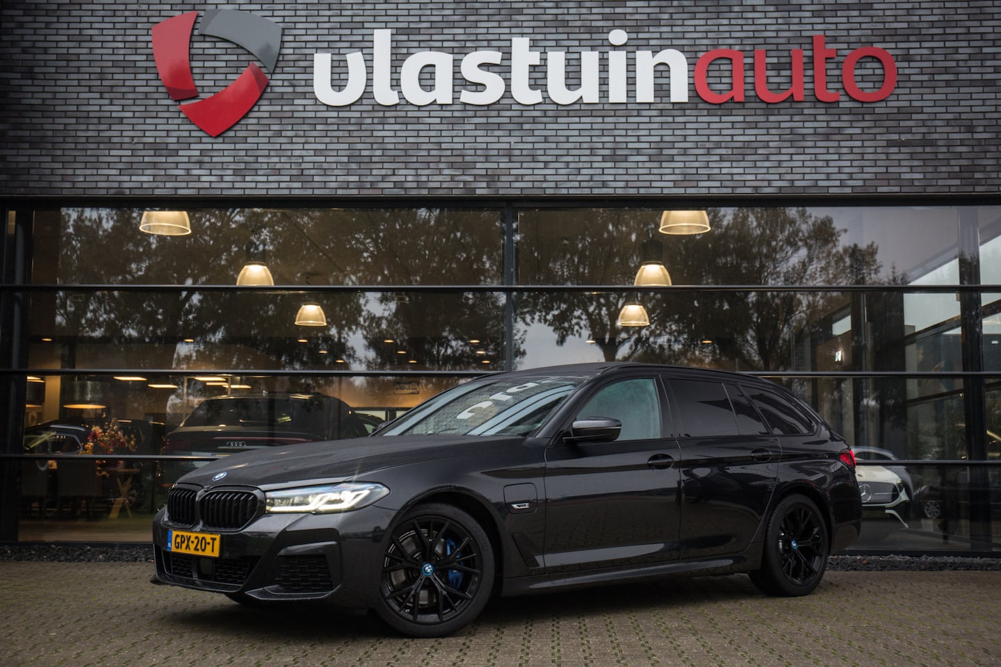 BMW 5-serie Touring - 530e xDrive Business Edition Plus 530e xDrive Business Edition Plus , HUD, Harman/Kardon, Pano dak, Trekhaak, - AutoWereld.nl