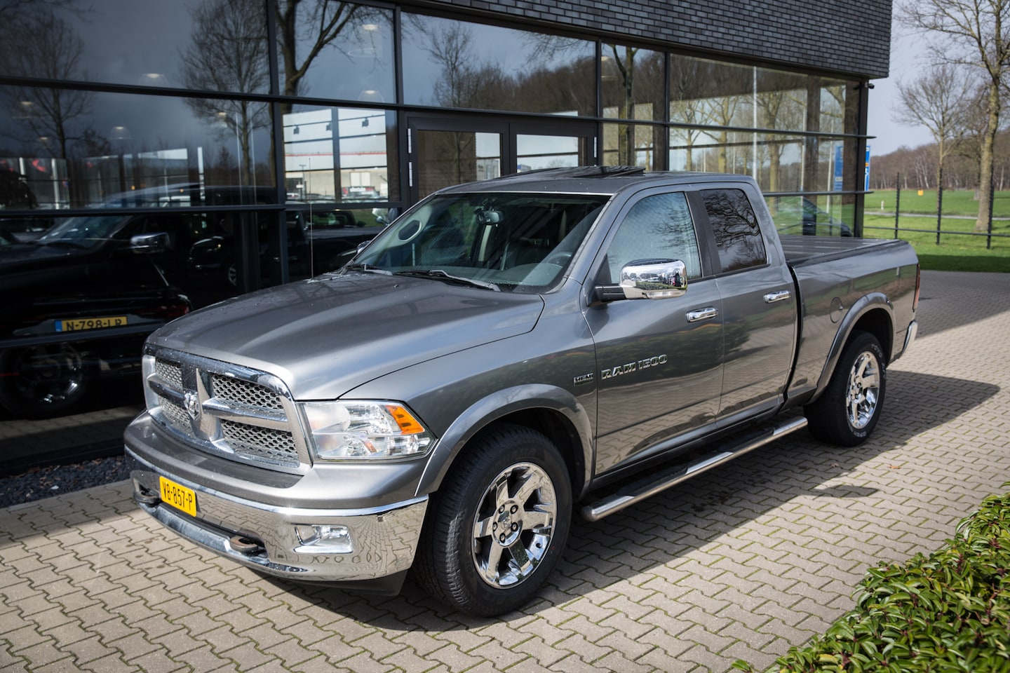 Dodge Ram 1500 - 5.7 V8 4x4 Crew Cab 6'4 Tik in de Motor - AutoWereld.nl