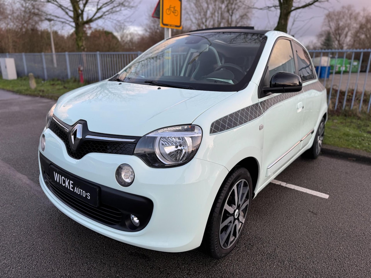 Renault Twingo - 0.9 TCe Le Parisenne 90 PK Vouwdak Led Leder - AutoWereld.nl