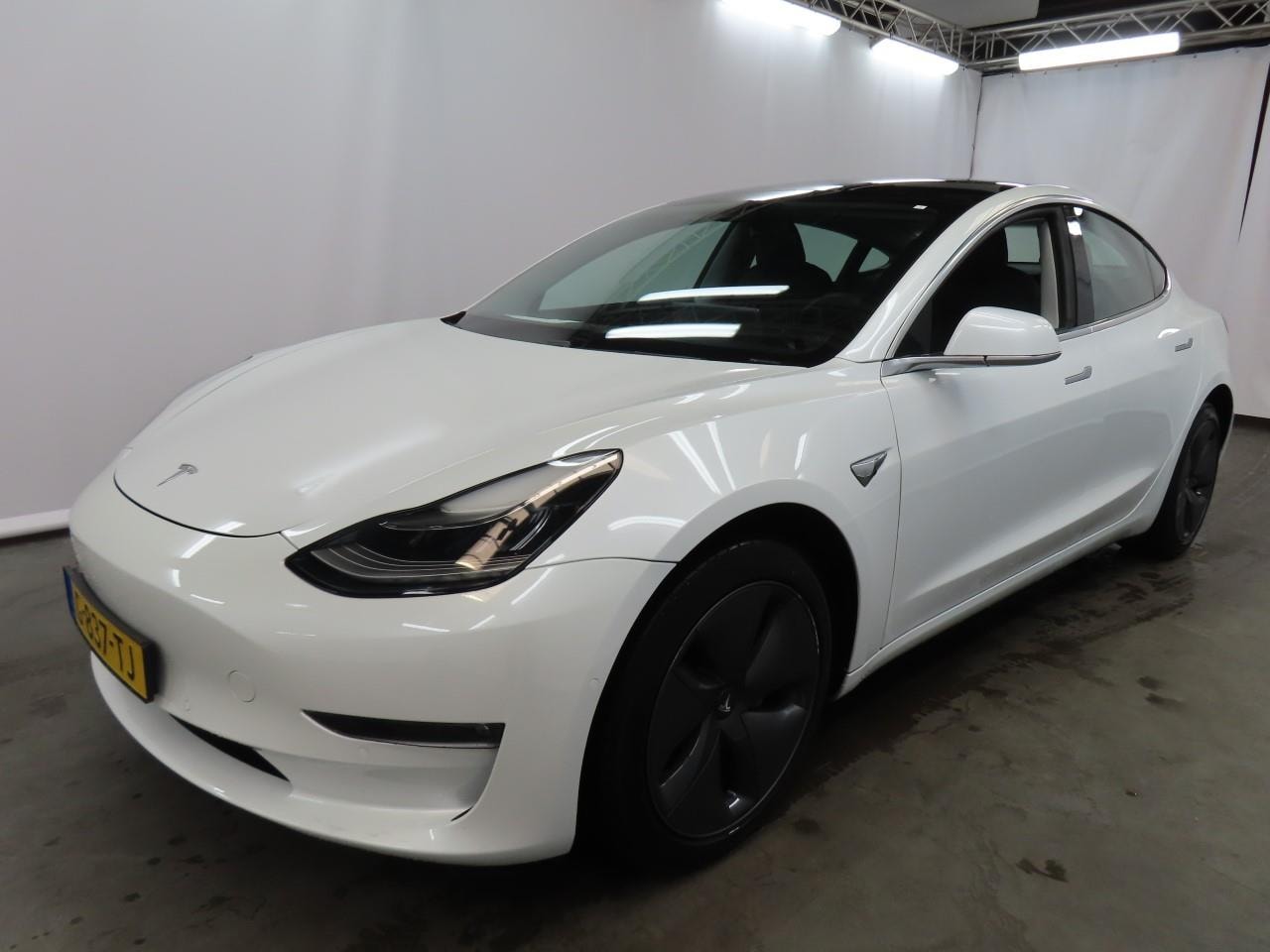 Tesla Model 3 - Long-Range AWD 351pk 75 kWh [ AUTOPILOT+620KM WLTP+PREMIUM AUDIO ] - AutoWereld.nl