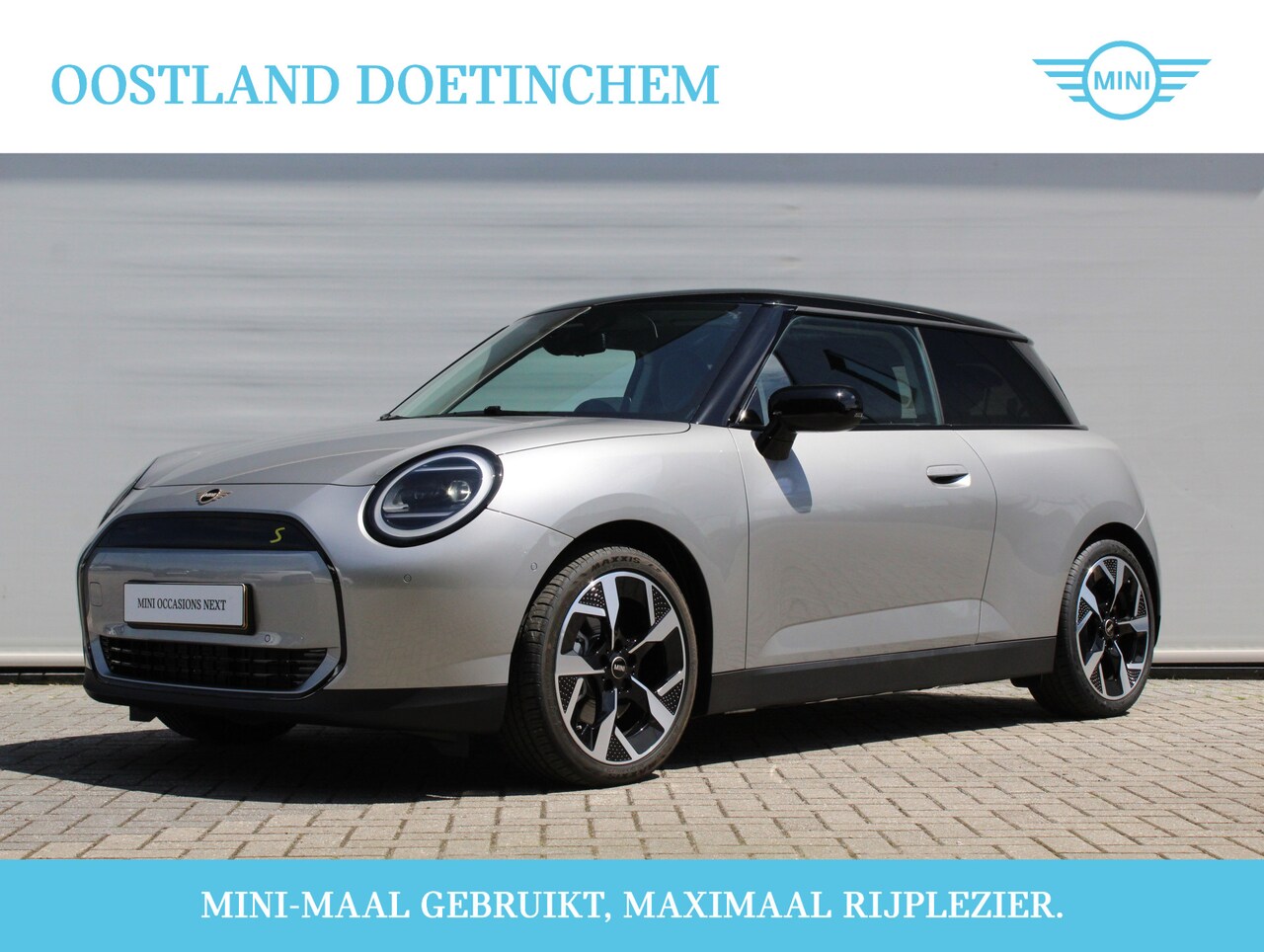 MINI Mini-Electric - Hatchback Cooper SE Classic Automaat / Panoramadak / Stoelverwarming / LED / Head-Up / Par - AutoWereld.nl