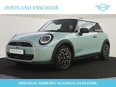 MINI Cooper - Hatchback C Favoured Automaat / Panoramadak / JCW Sportstoelen / Parking Assistant Plus /