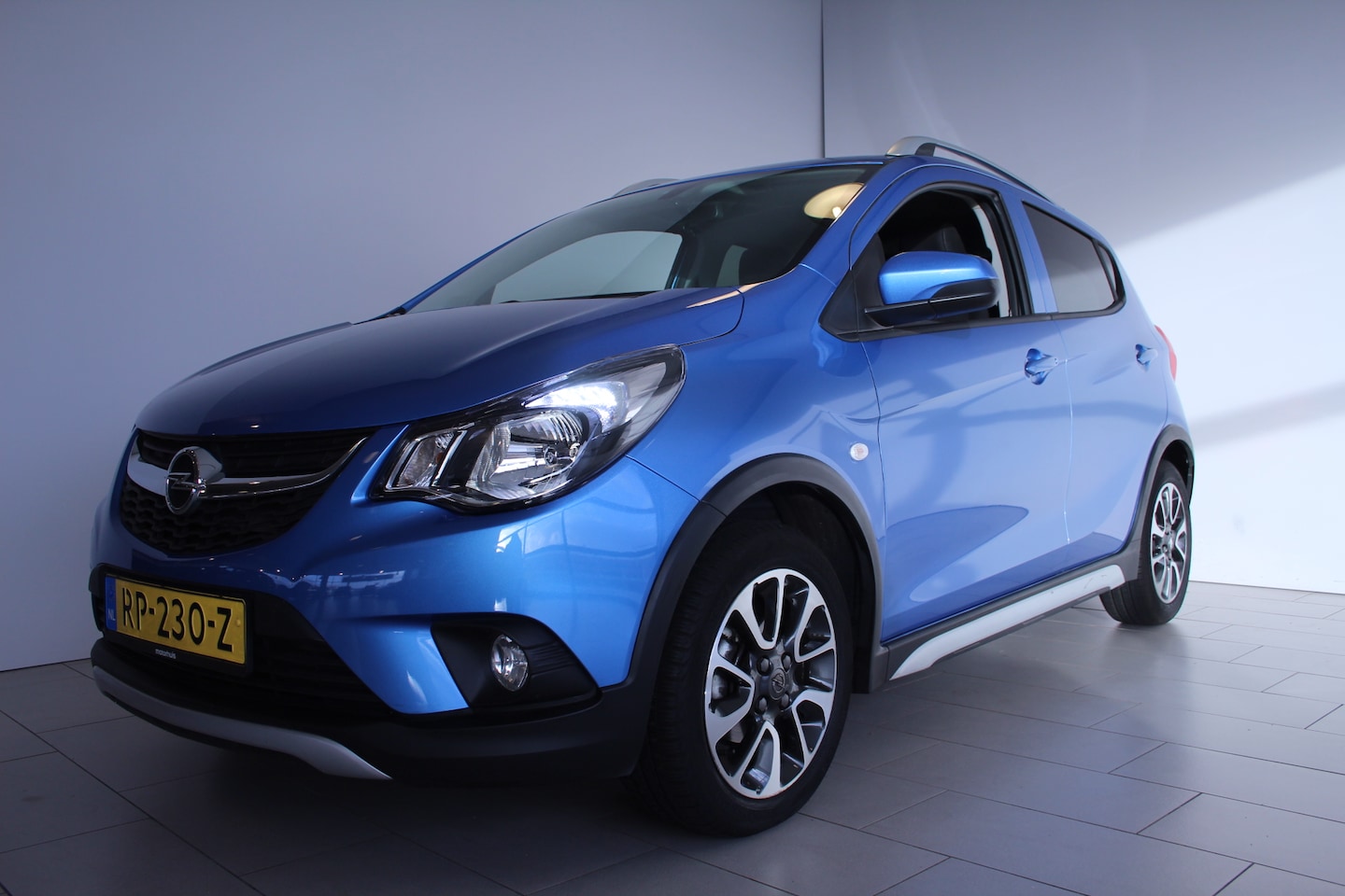 Opel Karl - 1.0 Start/Stop 75pk ROCKS Online Edition NAVI PDC APPLE CARPLAY - AutoWereld.nl