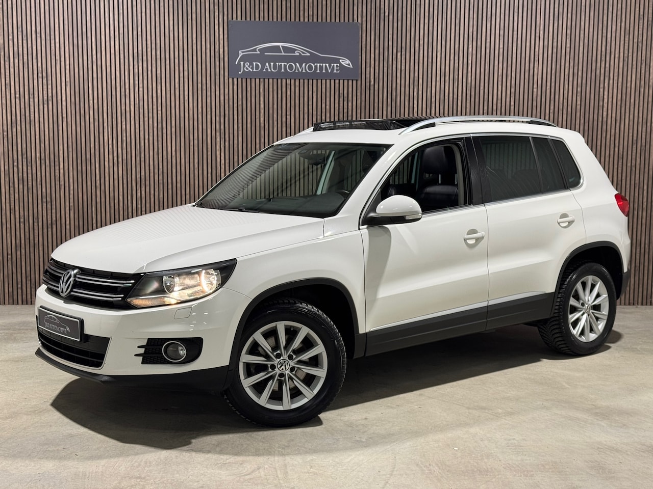 Volkswagen Tiguan - 2.0 TSI Sport&Style 2013 DSG PANO LEDER NAVI - AutoWereld.nl