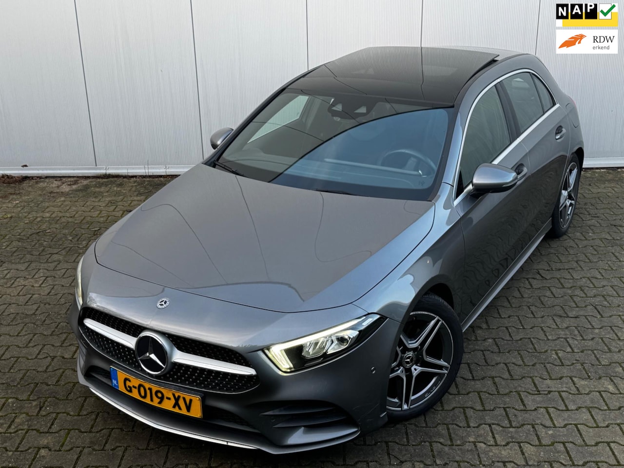 Mercedes-Benz A-klasse - BUSINESS AMG PANORAMADAK CARPLAY EERSTE EIGENAAR NAP DEALER ONDERHOUDEN FULL SCREEN - AutoWereld.nl