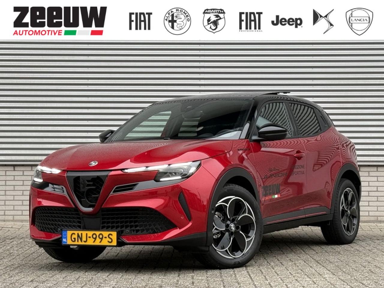 Alfa Romeo Junior - Elettrica Speciale 54 kWh | Techno Pack | Pano - AutoWereld.nl