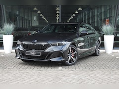 BMW i5 - eDrive40 High Executive M Sport 84 kWh / Adaptieve LED / Parking Assistant Plus / Stoelven