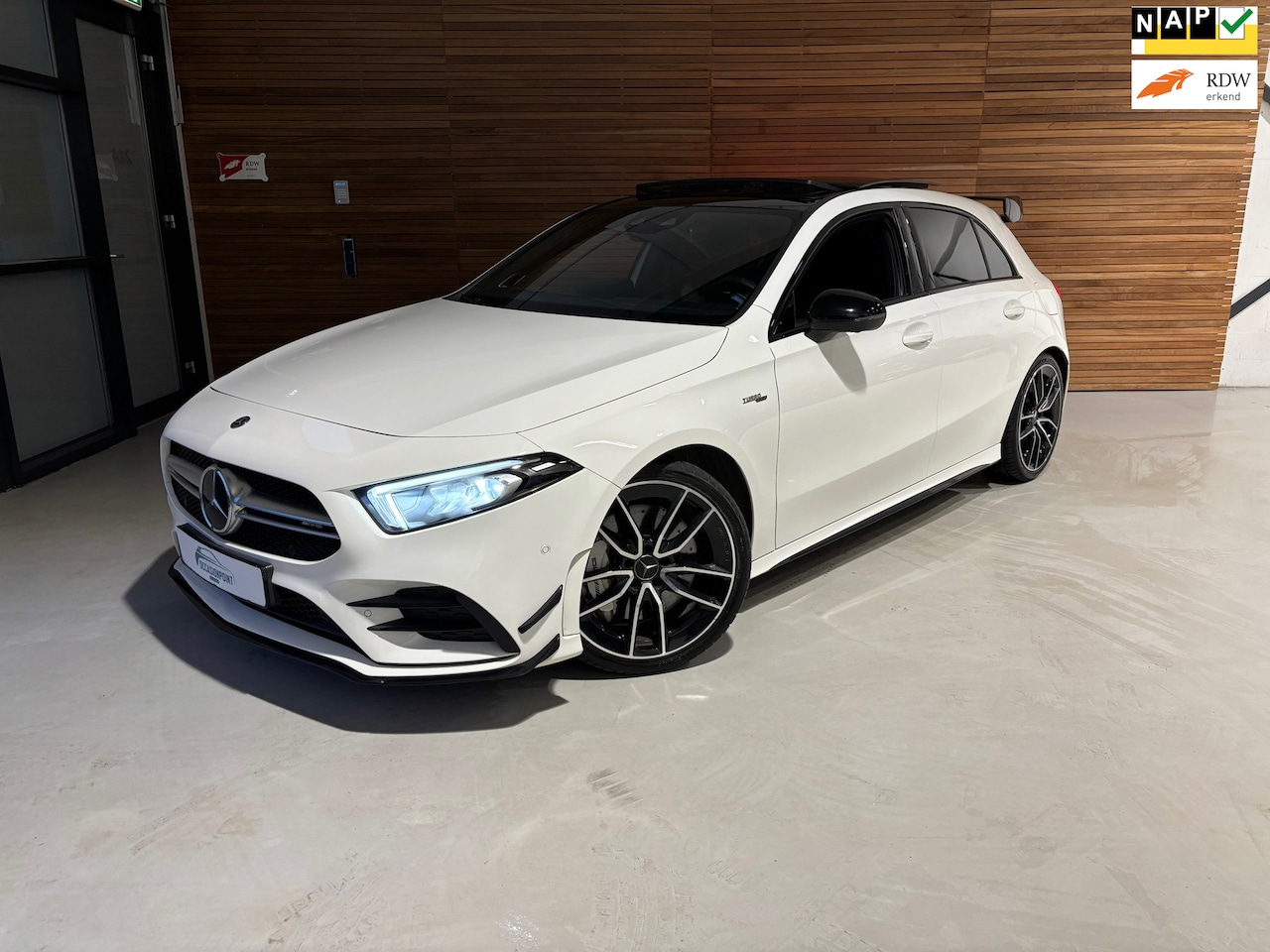 Mercedes-Benz A-klasse - AMG 35 4MATIC Night | FULL Option | Aero Pack | Performance Seats | Pano | Burmester | 360 - AutoWereld.nl