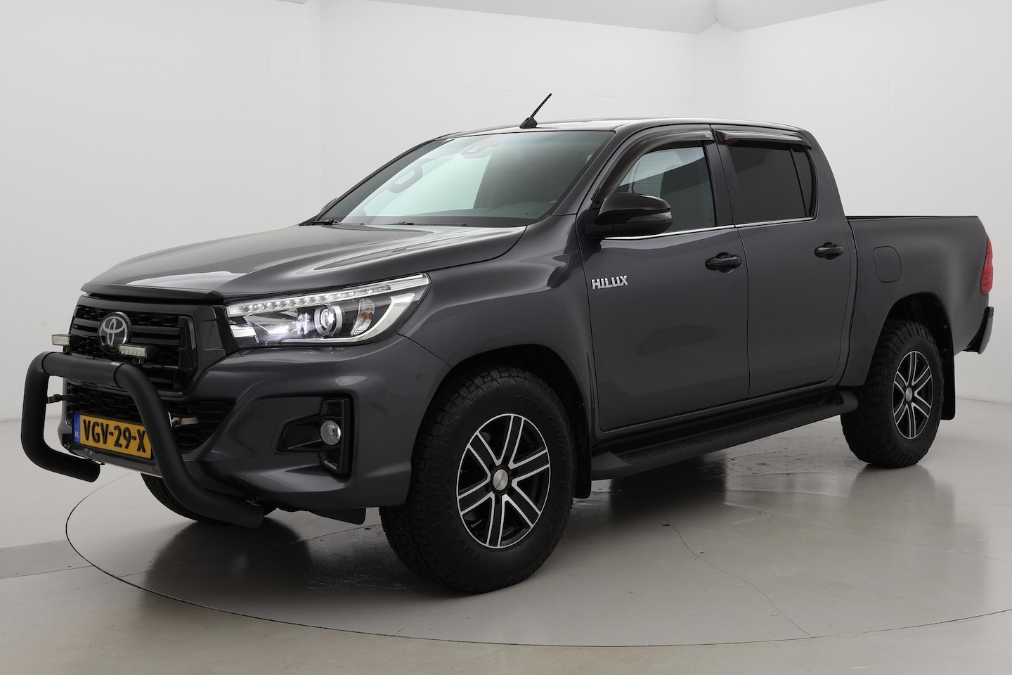 Toyota HiLux - 2.4 D-4D Double Cab Executive VAN Trekhaak Navi - AutoWereld.nl