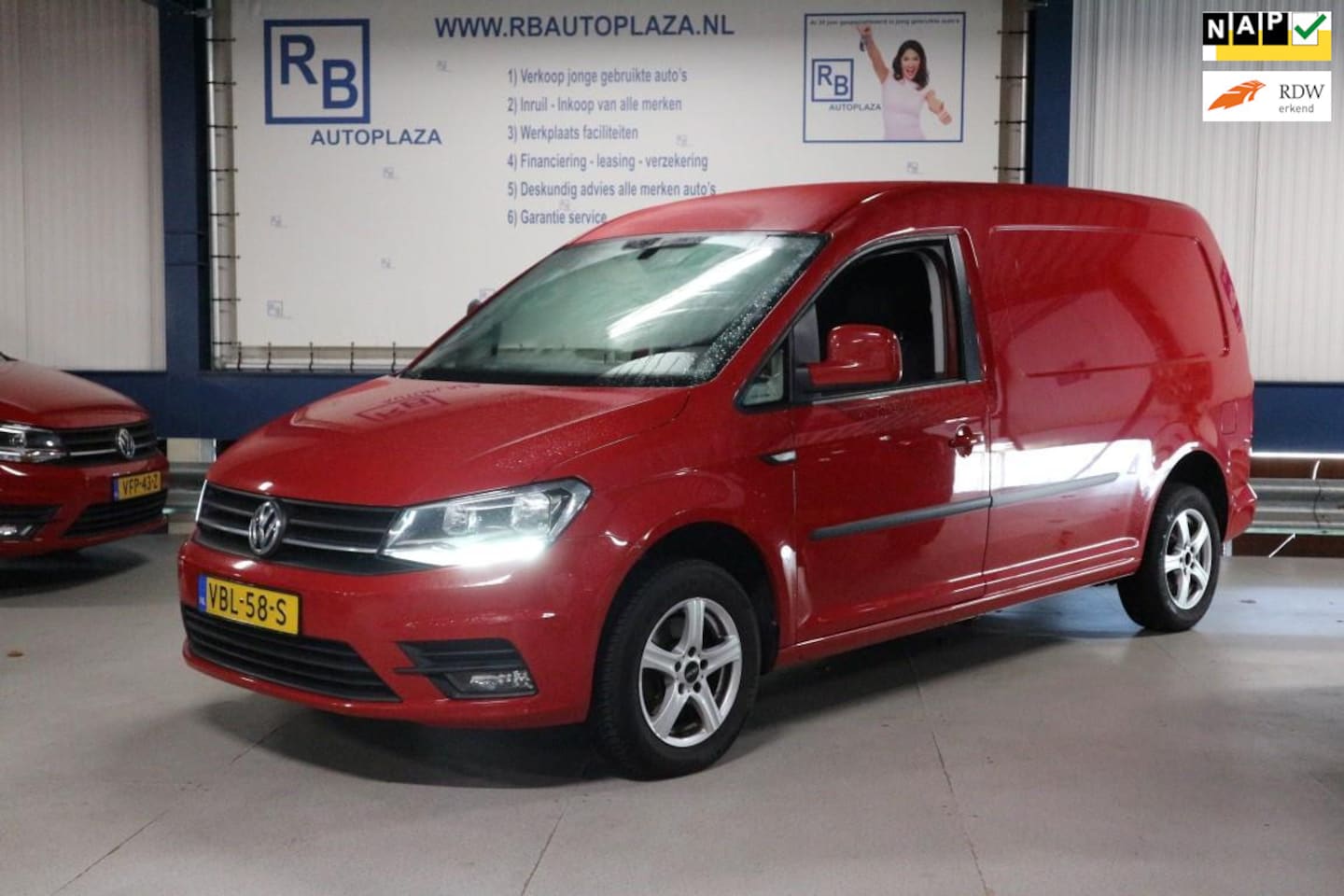 Volkswagen Caddy Maxi - 2.0 TDI L2H1 BMT Highline / 1e EIGENAAR ! ! ! - AutoWereld.nl