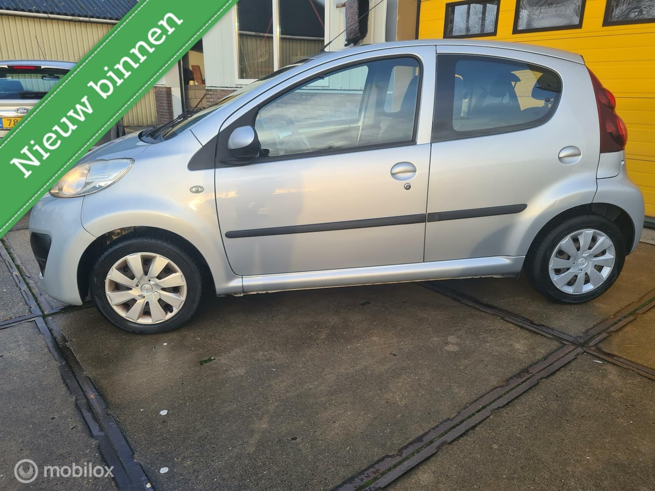 Peugeot 107 - 1.0 Active 80.410 km nap bj 2012 €4199 - AutoWereld.nl