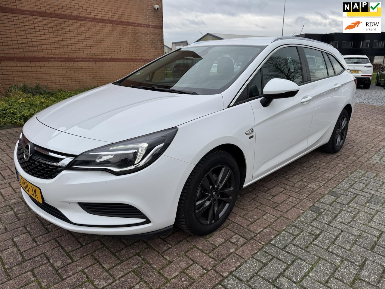 Opel Astra Sports Tourer - 1.0 Turbo 120 Jaar Edition 1.0 Turbo 120 Jaar Edition - AutoWereld.nl