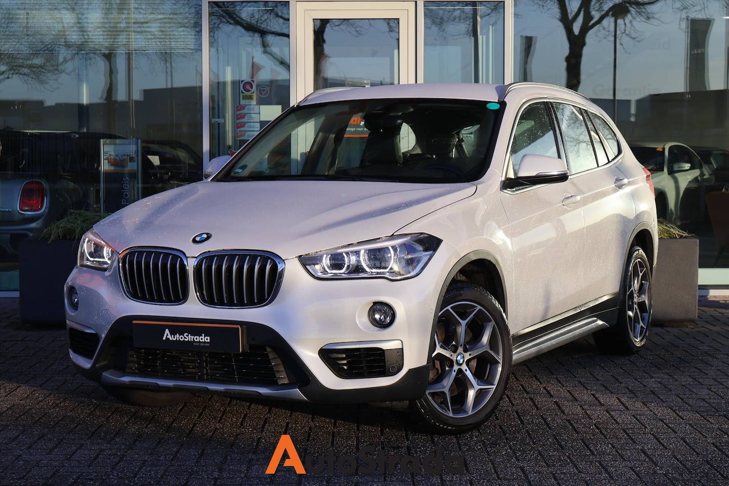 BMW X1 - (f48) sDrive20i High Executive 192pk Aut | Leder | Navi | Stoelverwarming | LED | Cruise | - AutoWereld.nl