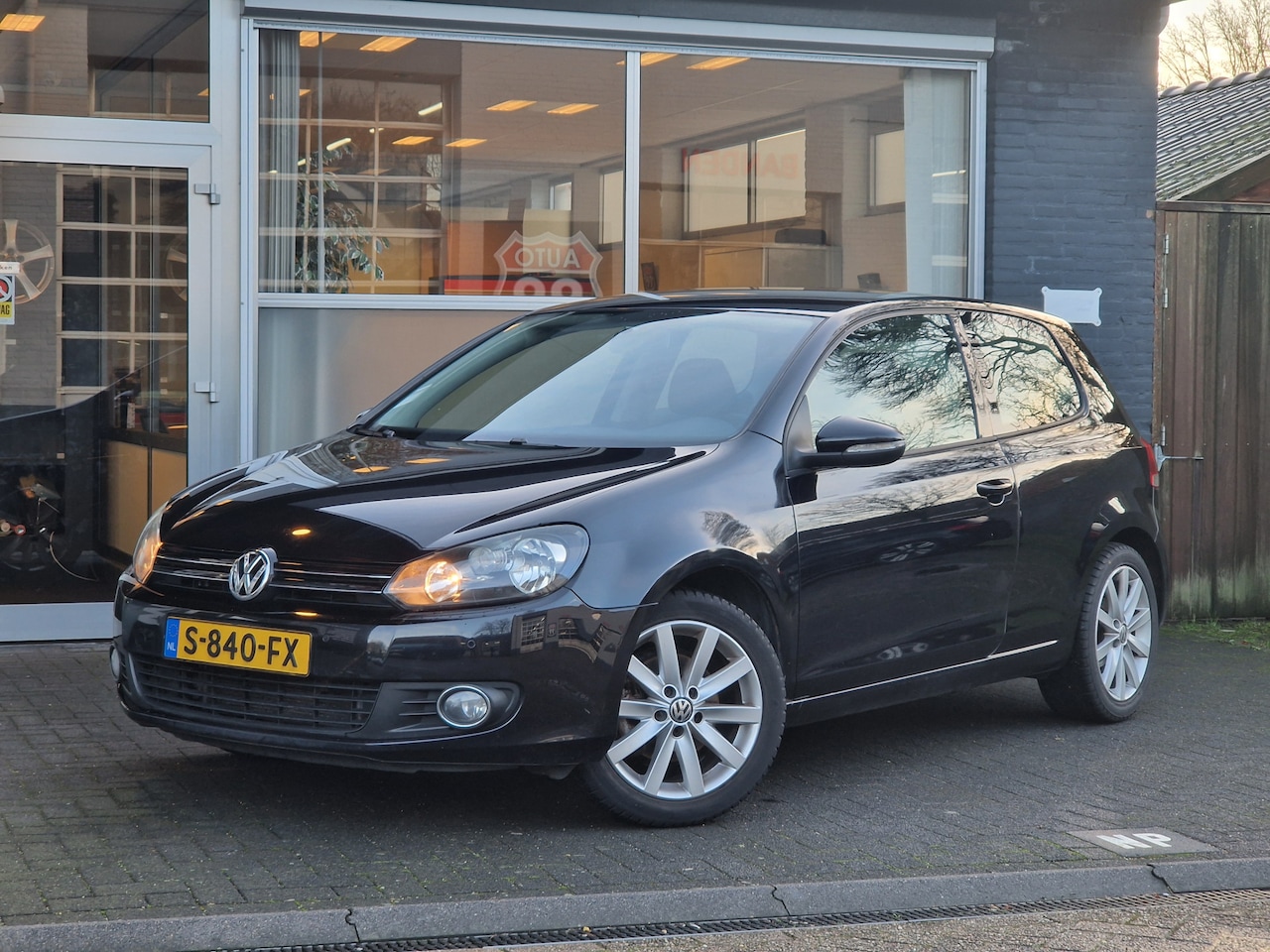 Volkswagen Golf - 1.4 TSI Comfortline PDC / CARPLAY / AIRCO - AutoWereld.nl