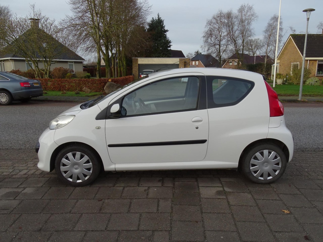 Peugeot 107 - 1.0-12V XR 1.0-12V XR - AutoWereld.nl