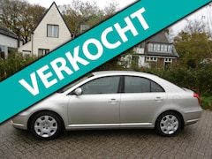 Toyota Avensis - 2.0 VVTi 5-deurs 2e eig. Clima Cruise Navi Trekhaak 1400kg Historie