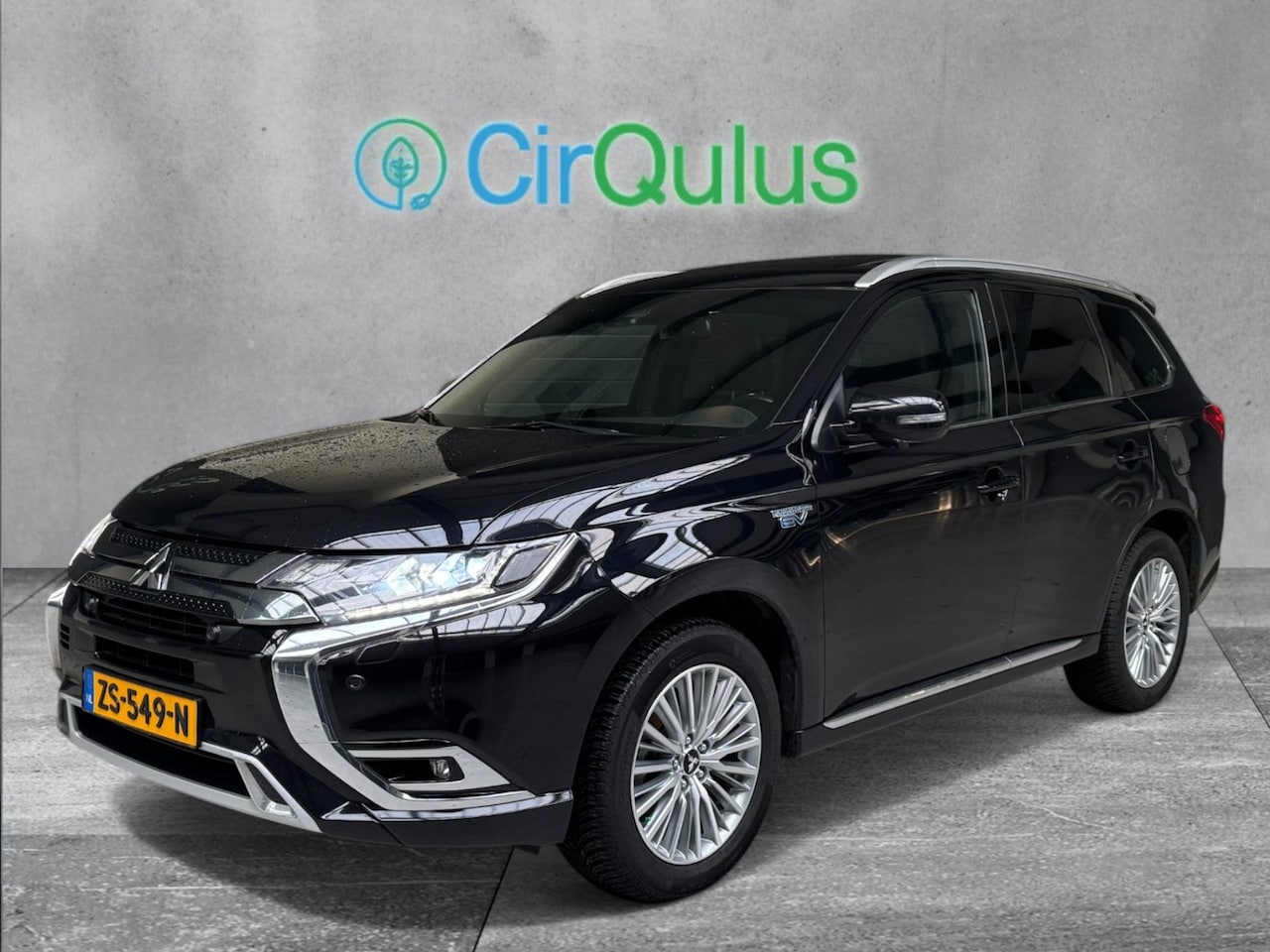 Mitsubishi Outlander - 2.4 PHEV Instyle+ | Pano | Trekhaak | Stereo - AutoWereld.nl