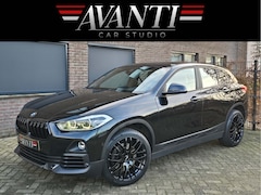 BMW X2 - sDrive20i High Executive HUD NAVI LEDER STOELVERWARMING AUTOMAAT SLECHTS 53.250 KILOMETER