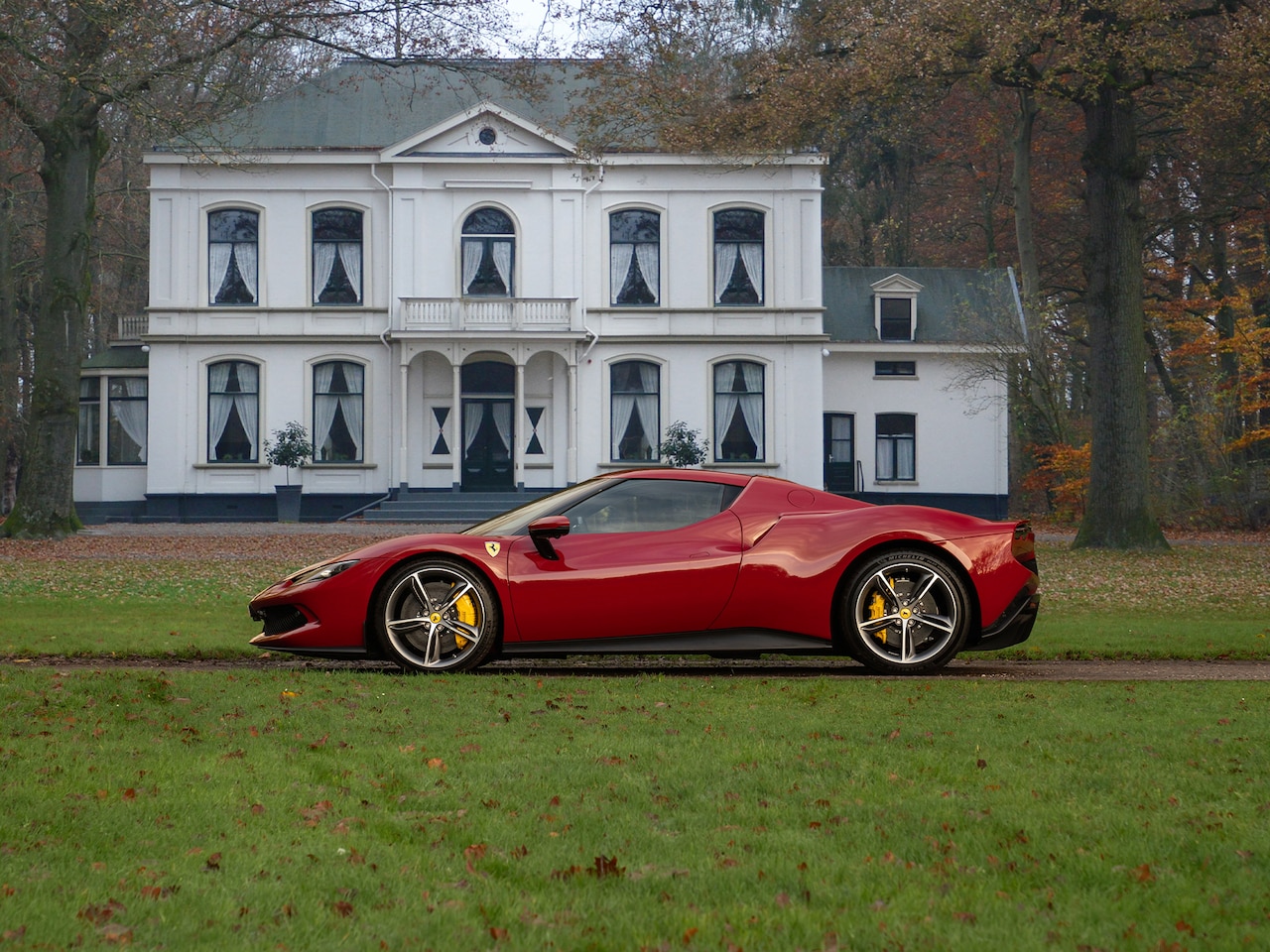 Ferrari 296 GTB - 3.0 V6 | New Car | Daytona Racing Seats | Lift | Pass. Display | JBL | Surround view - AutoWereld.nl