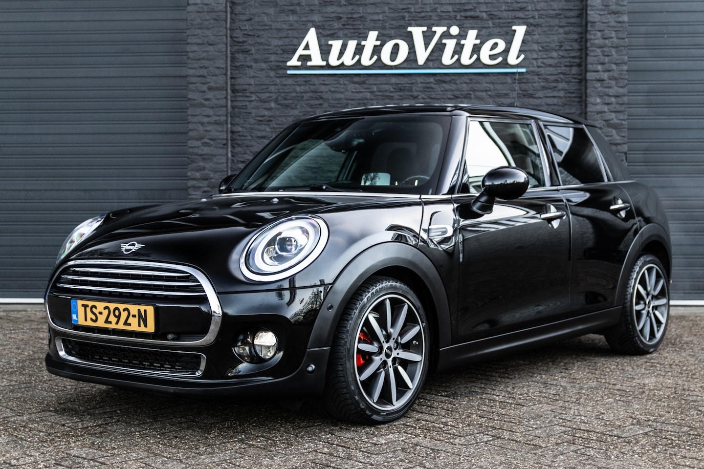 MINI Cooper - Mini 1.5 Chili | Panoramadak | Harman & kardon | Head-up | Stoelverwarming | Comfort Acces - AutoWereld.nl