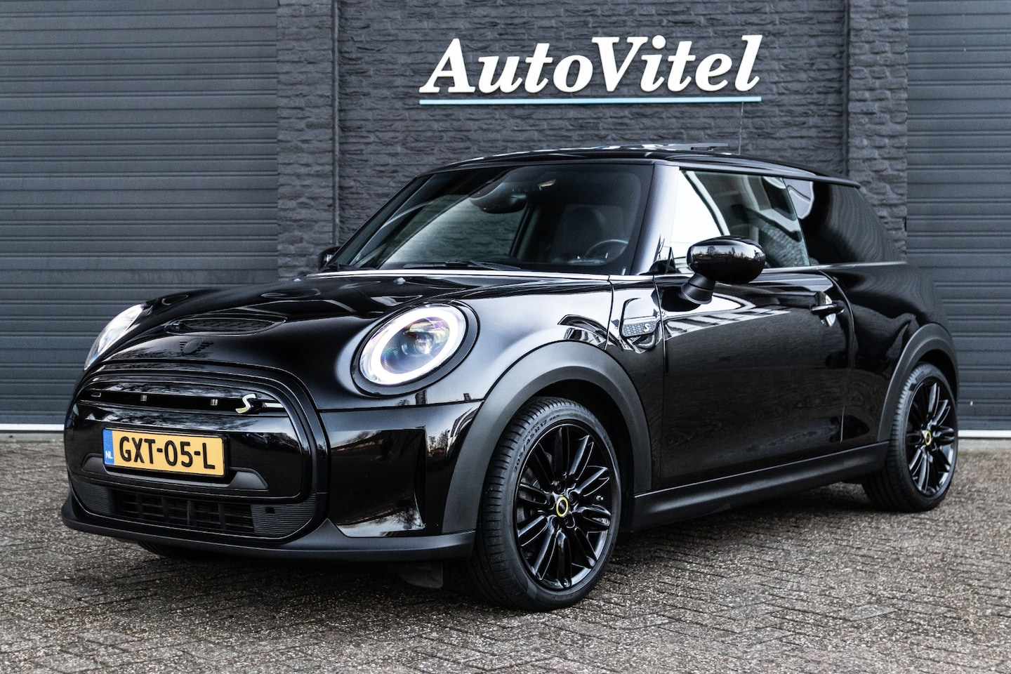 MINI Mini-Electric - Cooper SE Classic Trim | Tot 27 Dec. €2.000,- subsidie !| Panodak | Achteruitrijcamera | S - AutoWereld.nl