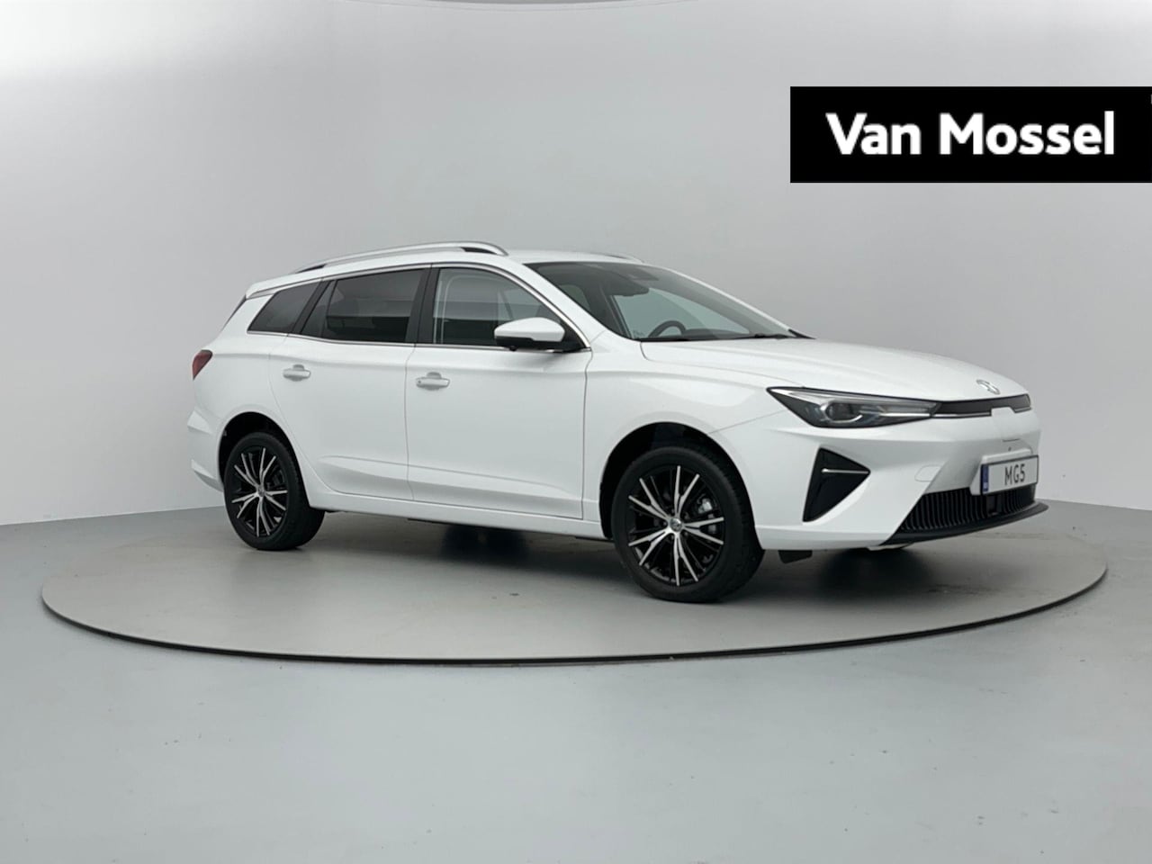 MG 5 - Standard Range Luxury 50 kWh NIEUW | SUPER DEAL | €8.415,- Korting | Subsidie €2.000 | App - AutoWereld.nl