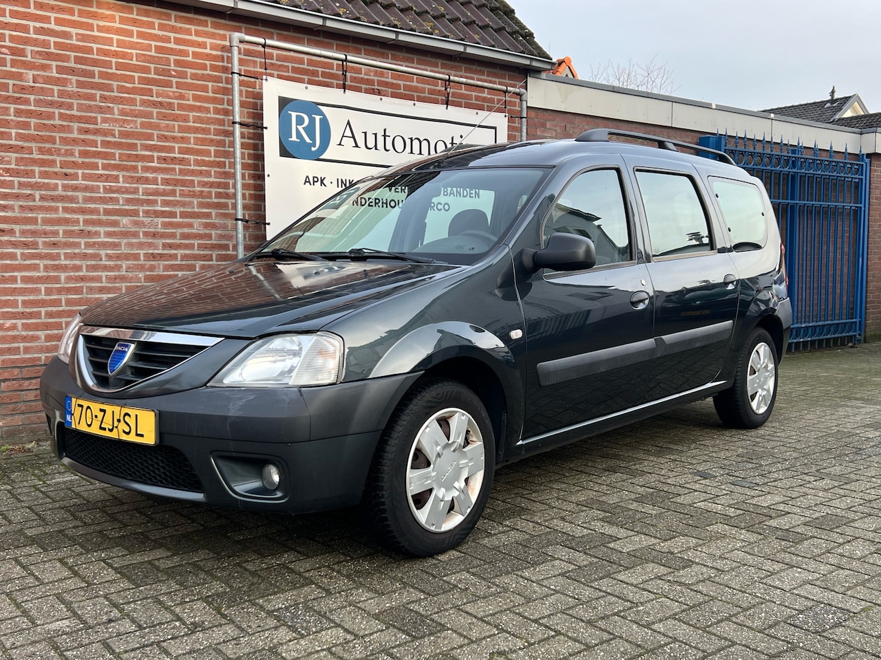 Dacia Logan MCV - 1.6 Lauréate 7p. APK/NAP/7PERS - AutoWereld.nl