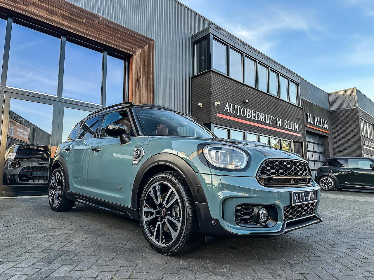 MINI Countryman - Mini 2.0 Cooper S E ALL4 John Cooper Works 220pk/bruin leer/pano/camera/btw/vol - AutoWereld.nl