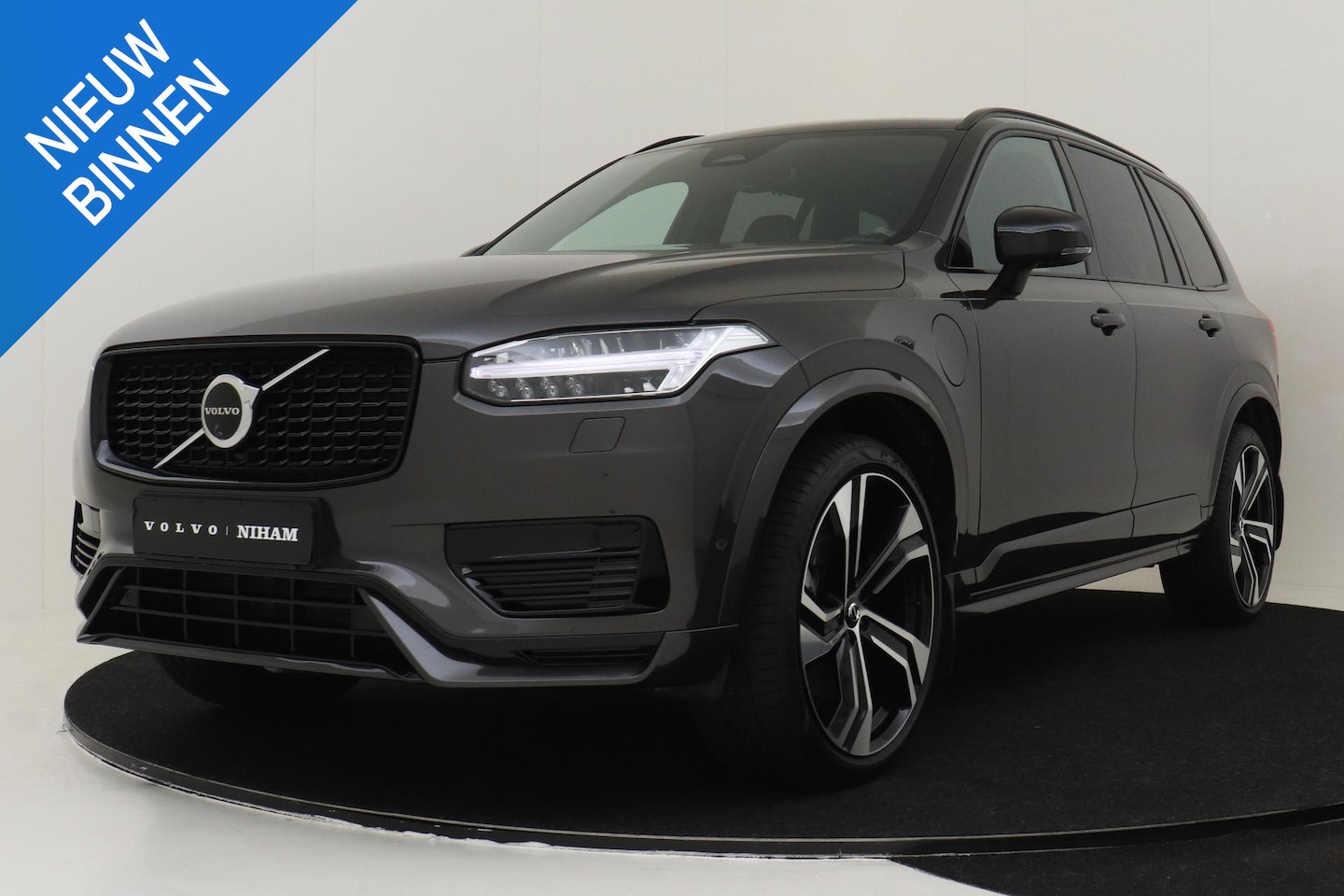 Volvo XC90 - T8 RECHARGE AWD ULTIMATE DARK -LUCHTVERING|B&W-AUDIO|360°CAM|TREKHAAK|PANO.DAK|22" - AutoWereld.nl