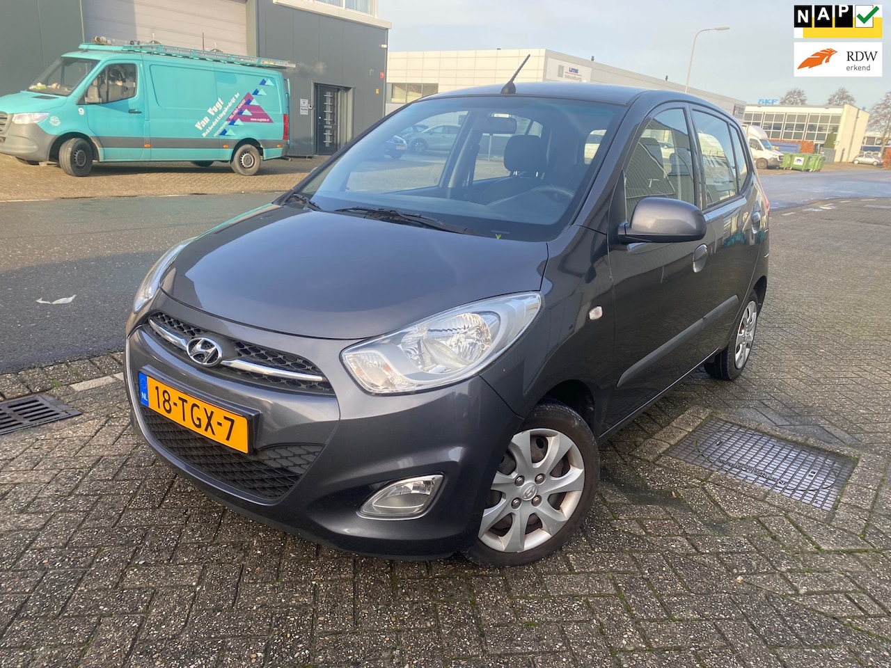 Hyundai i10 - 1.2 Plus / AIRCO / NAP / 1 JAAR APK / 5DRS / LAGE KM STAND / ZEER NETTE AUTO!!!! - AutoWereld.nl