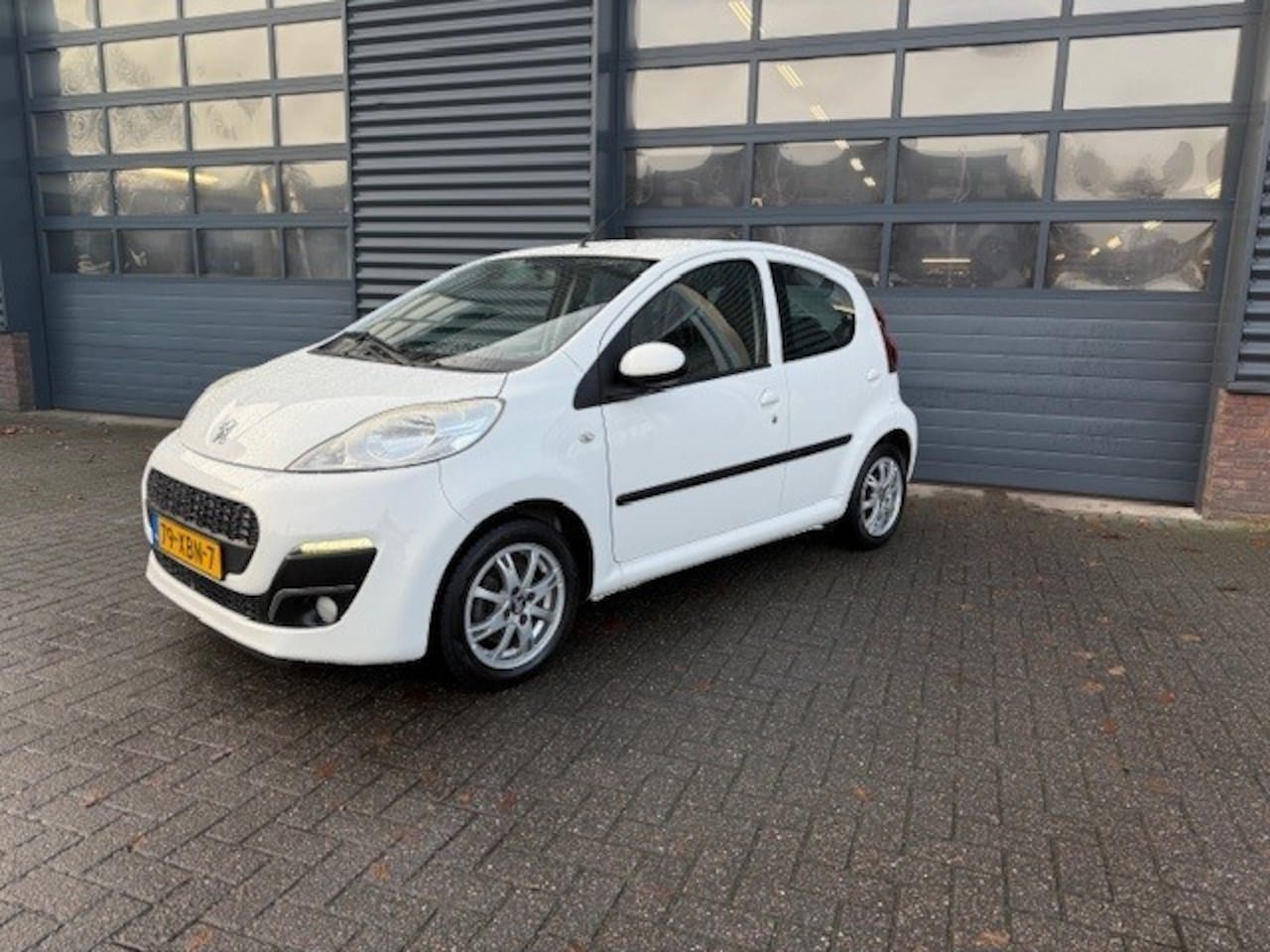 Peugeot 107 - 1.0 Active 5-Deurs Airco Elektrische Ramen - AutoWereld.nl