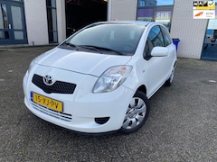 Toyota Yaris - 1.0 VVTi Sol / AIRCO / NAP / APK / TWEE SLEUTELS / BOEKJES / LAGE KM STAND / ZEER NETTE AU