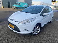 Ford Fiesta - 1.25 Titanium / NAP / AIRCO / APK / LEER / STOELVERWARMING / BOEKJES / 2 SLEUTELS / ZEER N