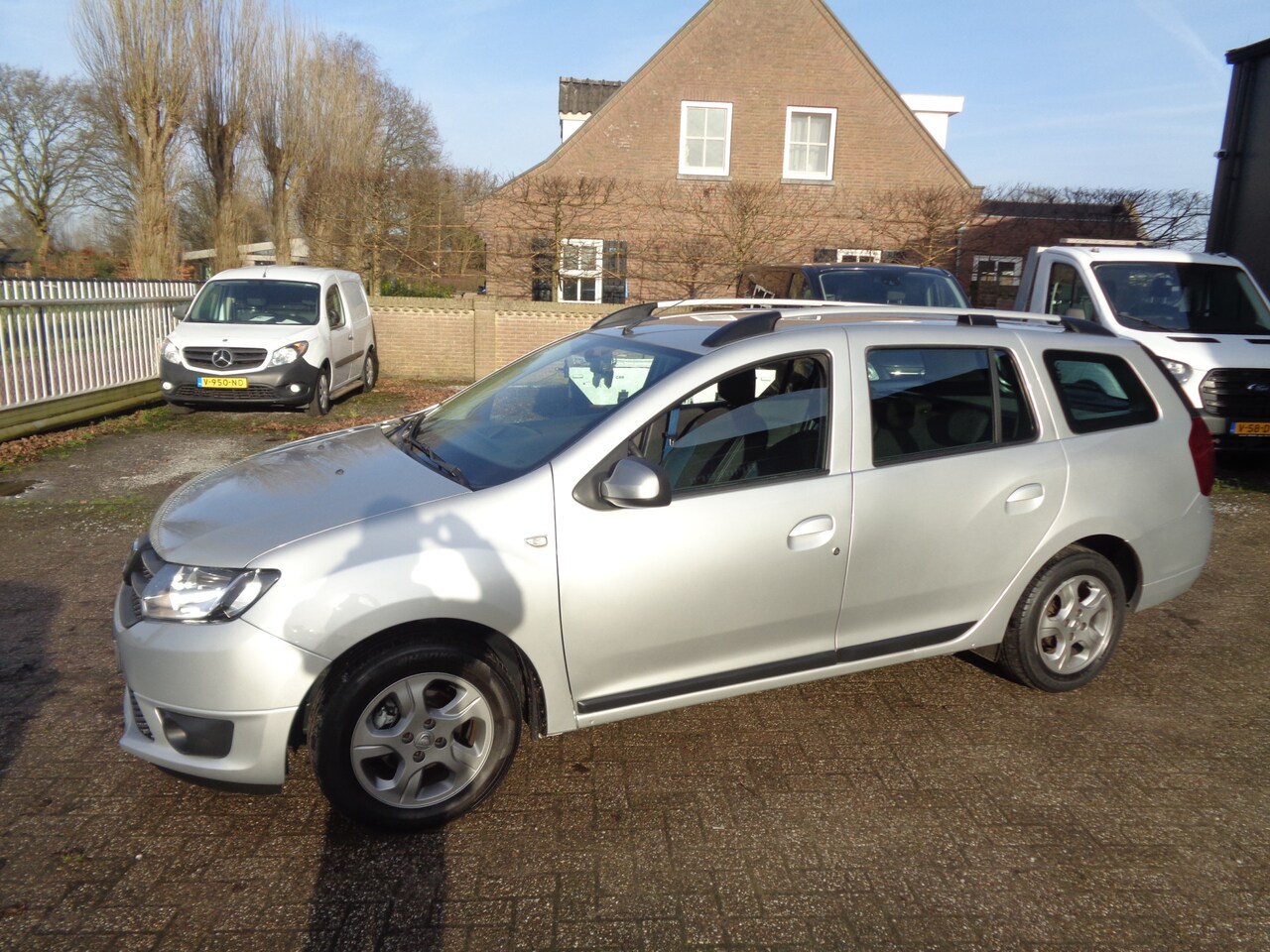 Dacia Logan MCV - 0.9 TCe 10th Anniversary Airco, Bluetooth, LM velgen, Trekhaak - AutoWereld.nl