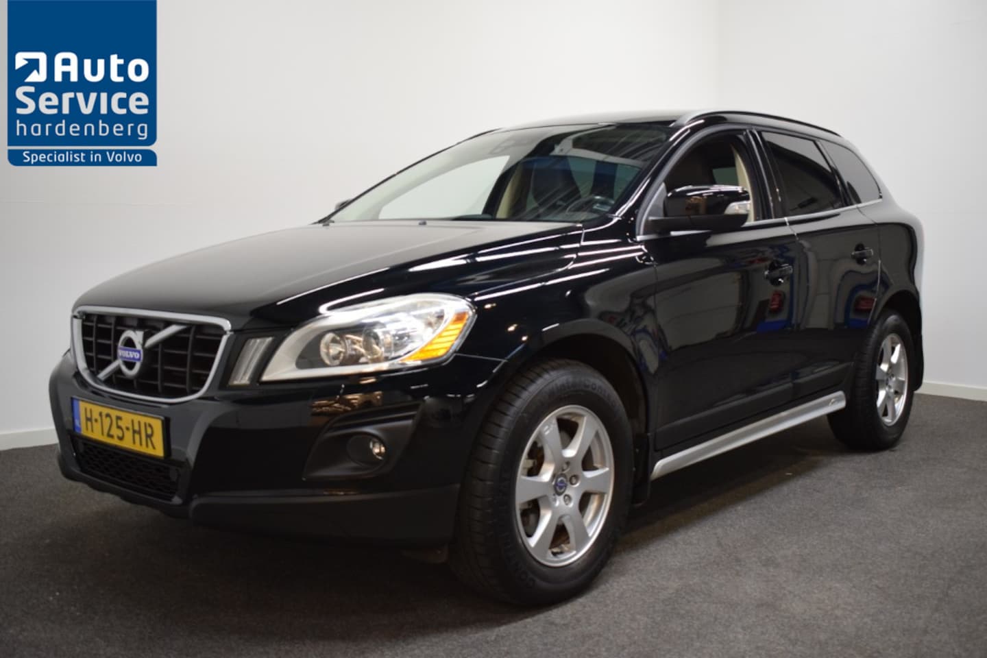 Volvo XC60 - 2.4 D5 185pk AWD Summum EXPORT-MEENEEMPRIJS/ Trekhaak 1800kg/ Xenon/ Leer/ Stoelverw./ MEM - AutoWereld.nl