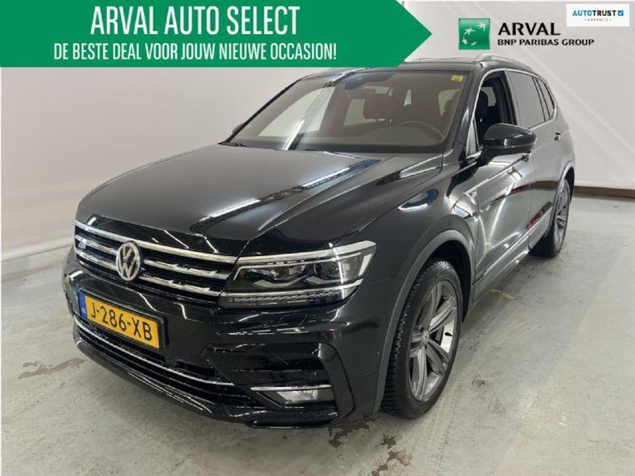 Volkswagen Tiguan Allspace - 1.5 TSI 150pk Automaat Highline Business R Line 7 Persoons | Winter Pack | Apple CarPlay | - AutoWereld.nl