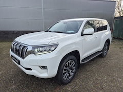 Toyota Land Cruiser - 2.8 D-4D-F Professional Window Van