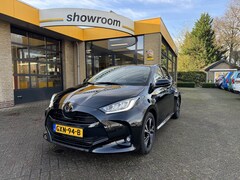 Toyota Yaris - 1.5 Hybrid 115 First Edition Automaat Navi Climate Control Carplay Stoelverwarming