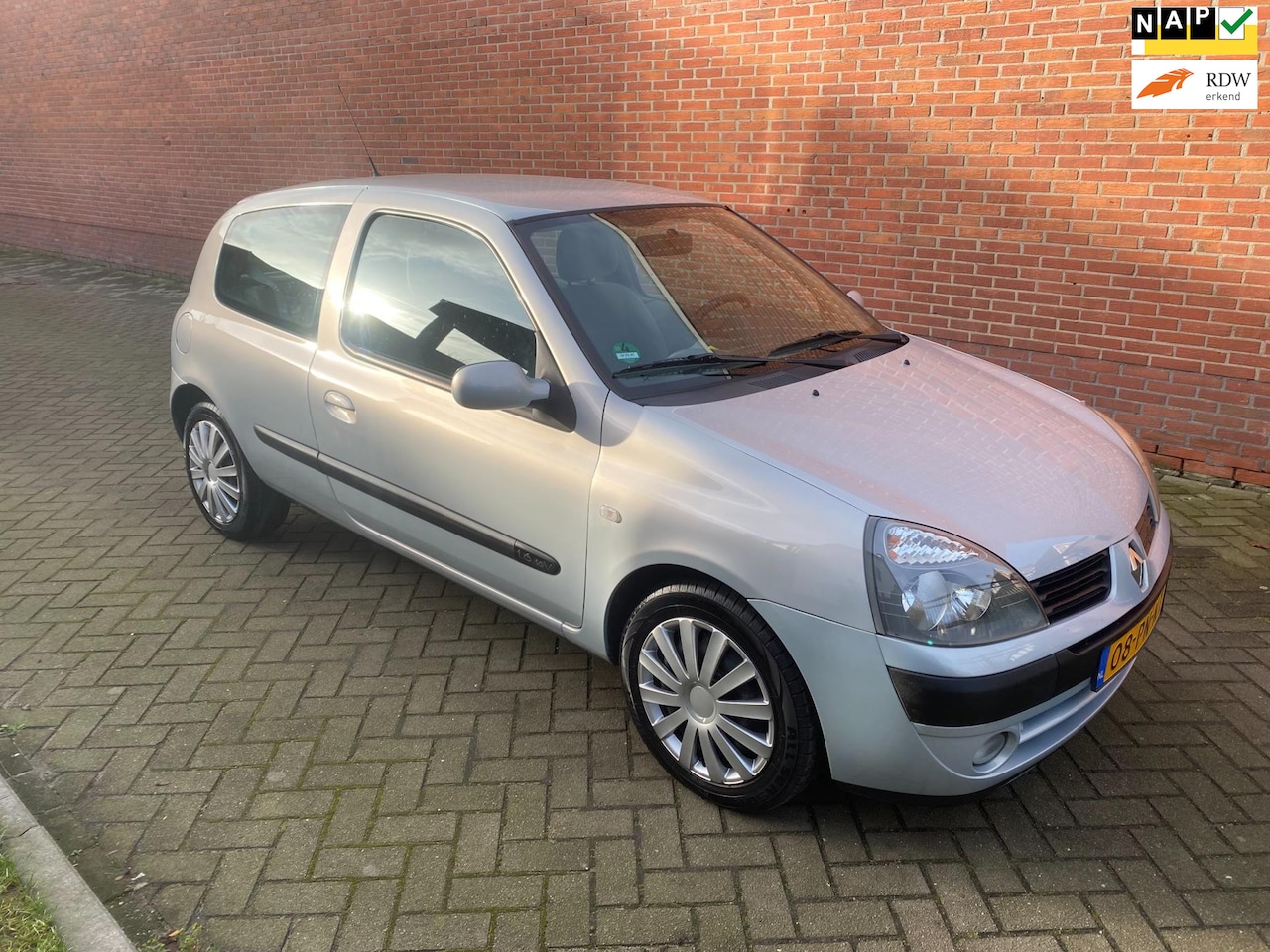 Renault Clio - 1.6-16V Dynamique Luxe Airco Cruise Automaat - AutoWereld.nl