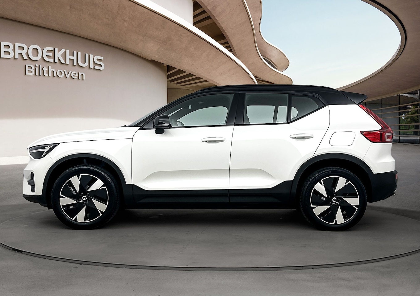 Volvo XC40 - Extended Range Plus 82 kWh | Trekhaak | Stoel + Stuurverw. | Warmtepomp | - AutoWereld.nl