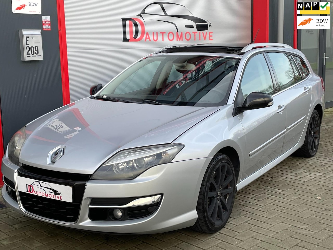 Renault Laguna Estate - 2.0 dCi GT 4 CONTROL/PANO/NAVI/MEMORY/KEYLESS/EURO5/TREKHAAK - AutoWereld.nl